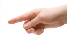 İngilizce İşaret Zamirleri – Örnek Cümlelerle İngilizce Öğreniyorum